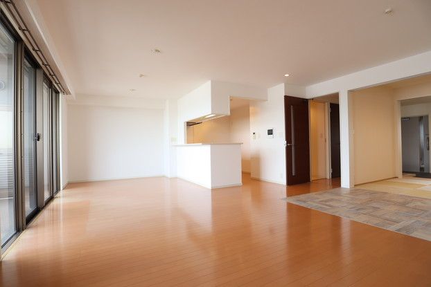 2LDK Apartment for Sale in Karatsu, Saga - 85.98 sqm - Thumbnail 2