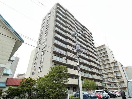 4LDK Apartment Near Kita 12-jo Station in Sapporo - Thumbnail 3