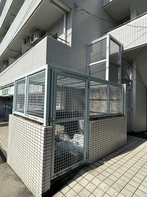 1K Apartment for Sale in Shikokuchuo, Ehime - Thumbnail 3