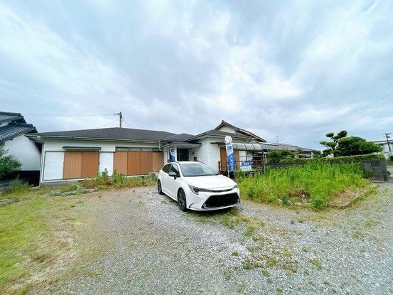 5LDK Single-Story House in Kurume with Large Garden and Parking - Thumbnail 2