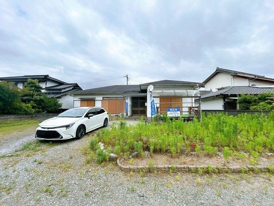 5LDK Single-Story House in Kurume with Large Garden and Parking - Thumbnail 3