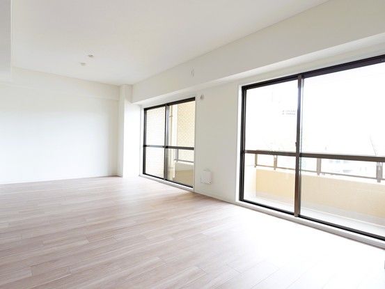 3LDK Apartment for Sale in Hiroshima's Higashi-ku, 82.88m² - Thumbnail 2