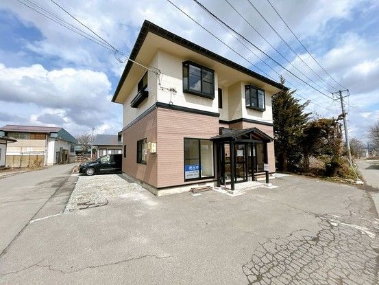 Renovated 3DK House on Corner Lot in Yonezawa City - Thumbnail 4