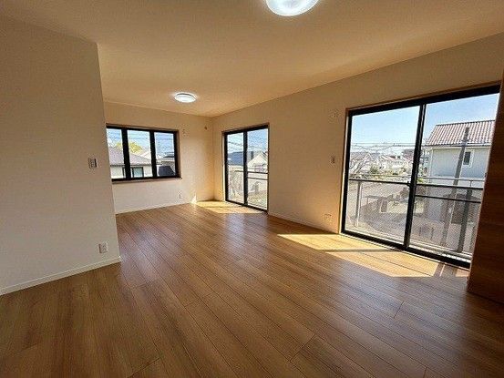 4LDK Renovated House for Sale in Takarazuka, Hyogo - Thumbnail 4