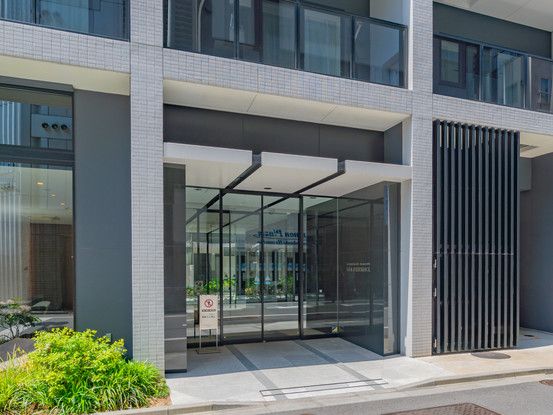 2LDK Apartment for Sale in Nihonbashi Hamacho, Chuo-ku, Tokyo - Thumbnail 2