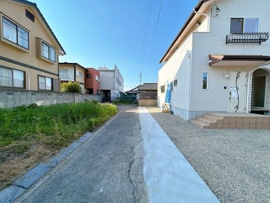5SLDK Detached House for Sale in Niihama City, Ehime - Thumbnail 2