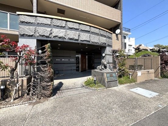 Spacious 4LDK Apartment in Gifu City for Sale - Thumbnail 3