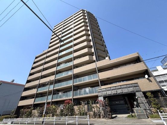 Spacious 4LDK Apartment in Gifu City for Sale - Thumbnail 2