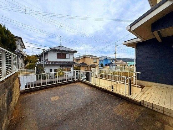 Renovated 3LDK House in Kobe Kita Ward with Parking - Thumbnail 3