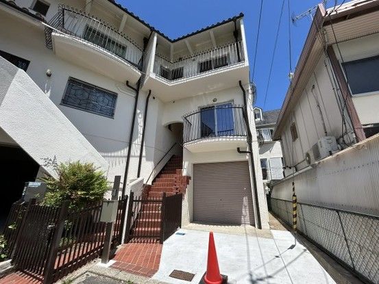3LDK Terrace House in Nishinomiya, Hyogo - 119.88 sqm - Image 1