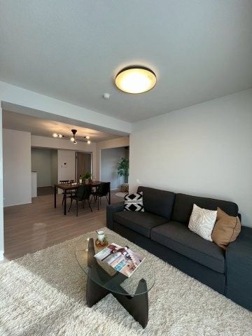 Renovated 3LDK Apartment with Dual Balconies in Osaka Joto Ward - Thumbnail 3