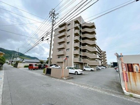 Renovated 2LDK Apartment for Sale in Tokushima City - Thumbnail 2
