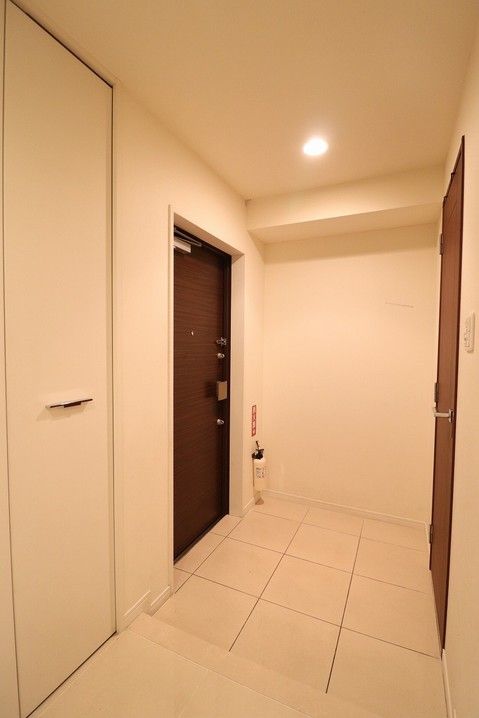 Spacious 3LDK Corner Apartment with Ocean View in Chatan, Okinawa - Thumbnail 3