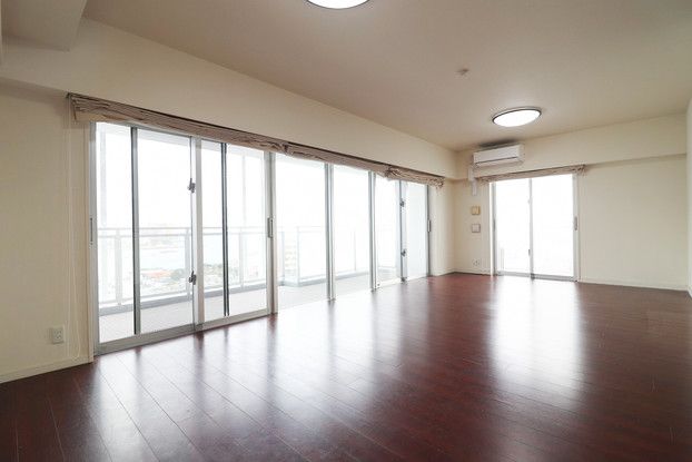 Spacious 3LDK Corner Apartment with Ocean View in Chatan, Okinawa - Thumbnail 4