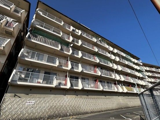 Renovated 4DK Apartment in Kitakyushu, Fukuoka - 61.35 sqm - Thumbnail 2