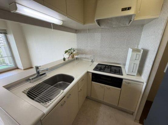 2LDK Apartment for Sale in Takarazuka, Hyogo - 61.42 sqm - Thumbnail 3