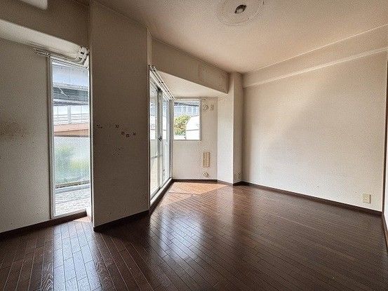3LDK Apartment for Sale in Kawanishi, Nara - 59.4m² - Thumbnail 2