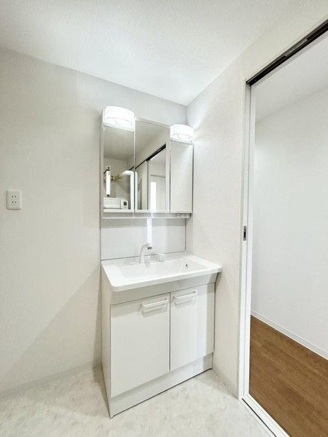 Renovated 3LDK Apartment for Sale in Kitahiroshima, Hokkaido - Thumbnail 3