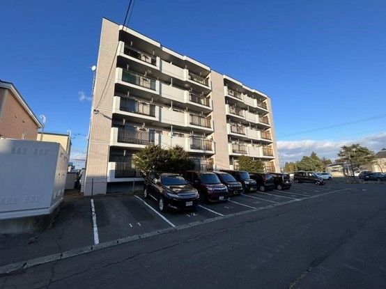 Renovated 3LDK Apartment for Sale in Kitahiroshima, Hokkaido - Thumbnail 2
