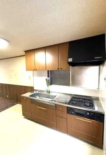 2LDK Detached House for Sale in Osaka's Ikuno Ward - Thumbnail 2