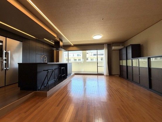 2LDK Apartment for Sale in Ashiya, Hyogo - 76.34 sqm - Thumbnail 2