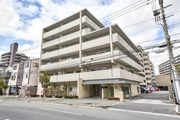 3LDK Apartment for Sale in Nishinomiya, Hyogo - Cosmo Nishinomiya Fields - Image 1
