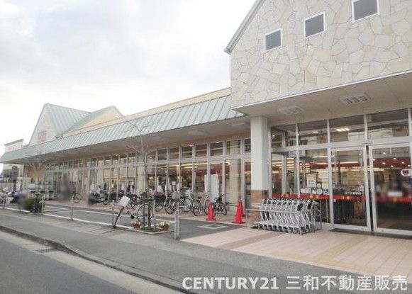 Renovated 2LDK Apartment in Kyoto's Ukyo Ward - Thumbnail 4