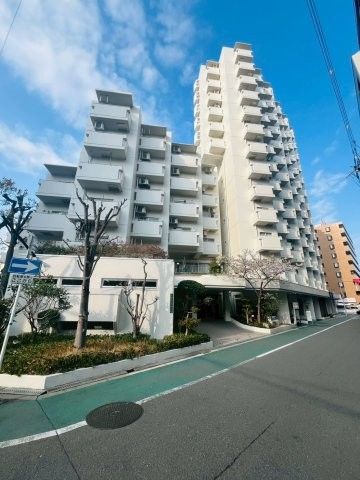 Renovated 2LDK Apartment Near Gamo Yonchome Station in Osaka - Thumbnail 2