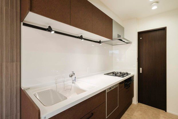 3LDK Top-Floor Corner Apartment in Minami Ward, Hiroshima - Thumbnail 2