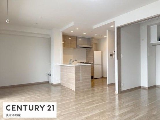 2LDK Apartment for Sale in Ogaki, Gifu - 68.24m² - Thumbnail 4