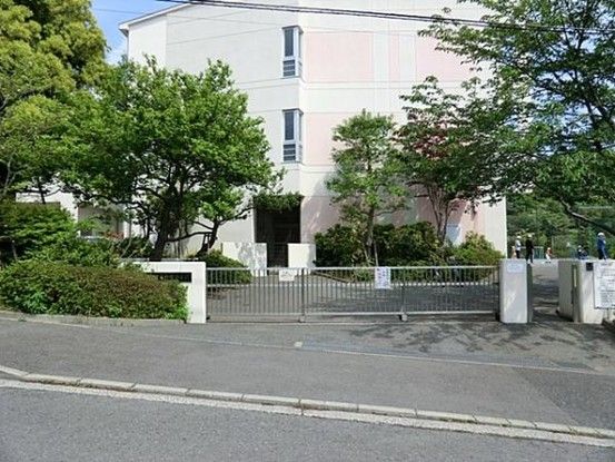 4LDK Apartment in Nōmidai, Yokohama, 100.42 sqm - Thumbnail 2