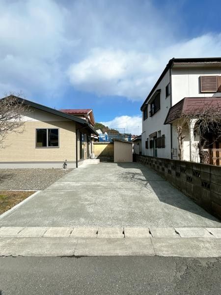 Renovated 2LDK House with Solar Panels in Otsuchi, Iwate - Thumbnail 4