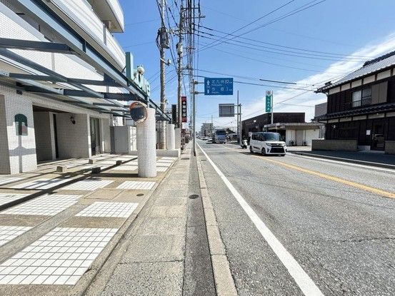 Renovated 2LDK Apartment in Fukuoka's Nishi Ward with Roof Balcony - Thumbnail 3