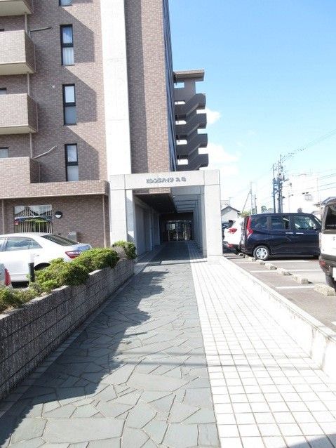 Renovated 4LDK Apartment in Marugame, Kagawa – 78m² - Thumbnail 2