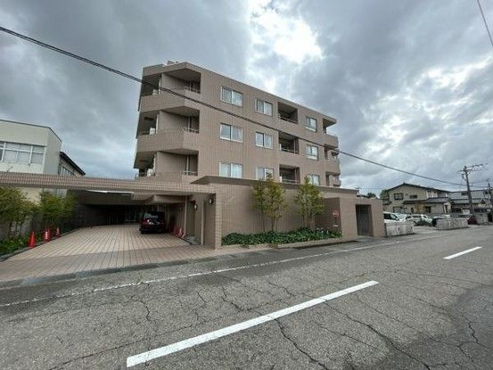 Renovated 3LDK Apartment for Sale in Kanazawa, Ishikawa - Thumbnail 2