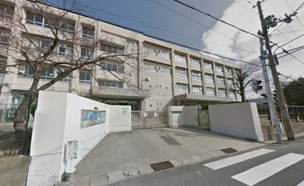 Traditional 5DK House for Sale in Daito City, Osaka - Thumbnail 2