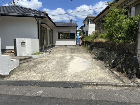 3LDK Renovated House on Corner Lot in Oita City - Thumbnail 3