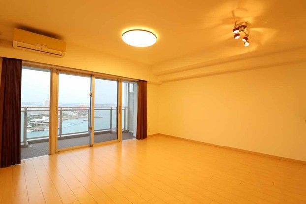 2LDK Apartment for Sale in Chatan, Okinawa - 71.79m² - Thumbnail 3
