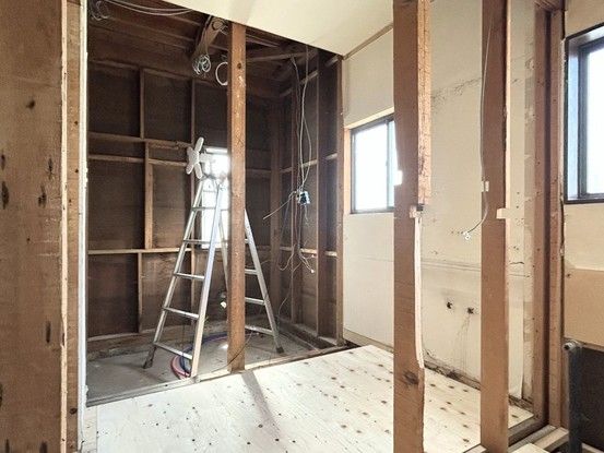 Renovated 4LDK House on Corner Lot in Kōshi City - Thumbnail 4