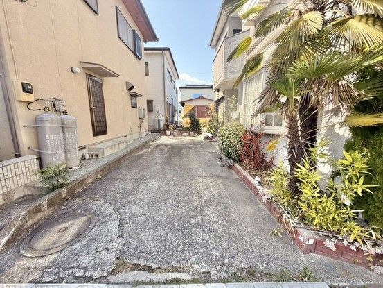 Renovated 4LDK House on Corner Lot in Kōshi City - Thumbnail 2
