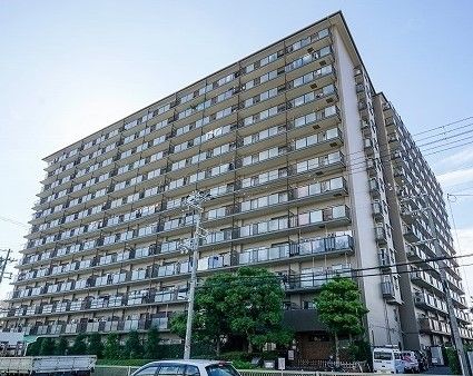 Renovated 3LDK Apartment in Konohana Ward, Osaka - Thumbnail 2