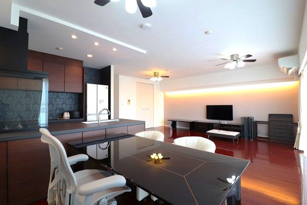 2LDK Apartment for Sale in Chatan, Okinawa with Ocean View - Thumbnail 3