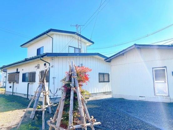 Renovated 4SLDK House in Yonezawa, Yamagata with 5 Parking Spaces - Thumbnail 2