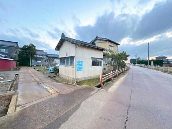 Detached House for Sale in Tsubame City, Niigata - 3DK, 87.17 sqm - Thumbnail 2