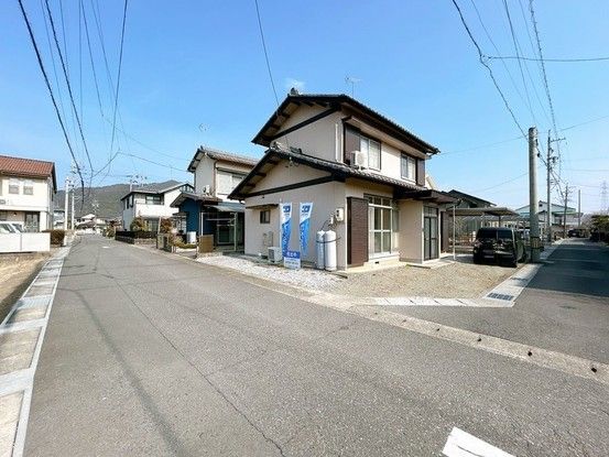 Renovated 4SDK House in Gifu City with 3-Car Parking - Thumbnail 3