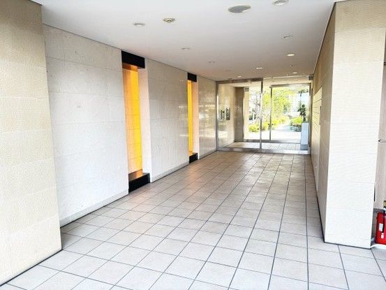 3LDK Apartment for Sale in Tatsumi, Koto-ku, Tokyo - Thumbnail 2