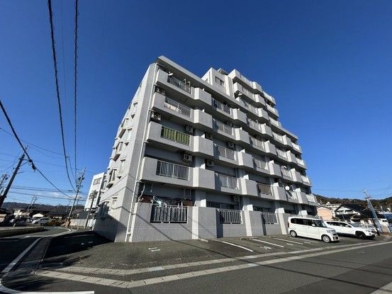 Renovated 3LDK Apartment in Toyokawa, Aichi near Goyu Station - Image 1