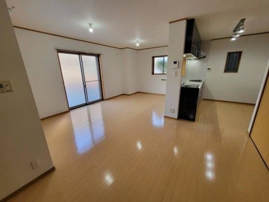Renovated 3LDK House for Sale in Yao, Osaka - 88.69 sqm - Thumbnail 2