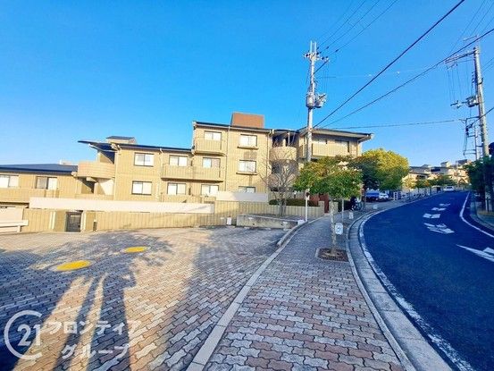 Spacious 4LDK Apartment for Sale in Nara City, Ayameike Area - Thumbnail 4