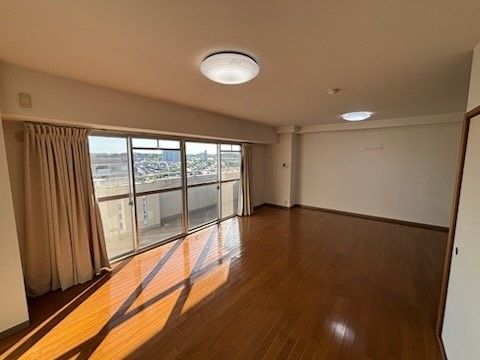 2LDK Apartment for Sale in Sanda, Hyogo – 74.22 m² - Thumbnail 2